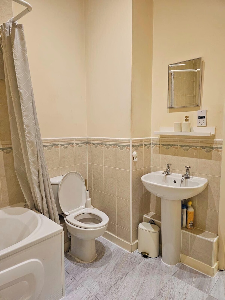 Apartment - Free Parking & Near Hospital