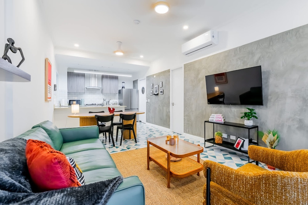 w Charming 1BR in Santa Ana s Best Area