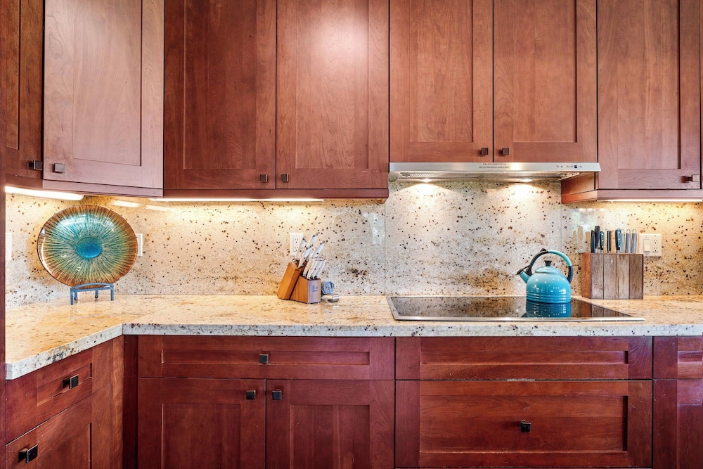 Private Beach Access Includes Concierge Outdoor Spacious Lanai!