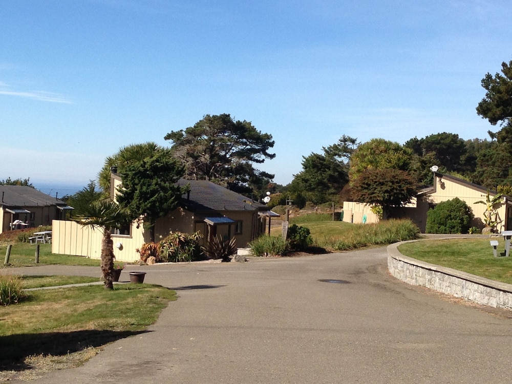 Fort Ross Lodge