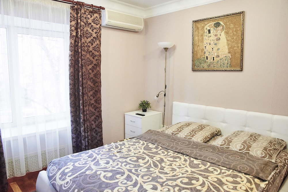 HotHos Hostel