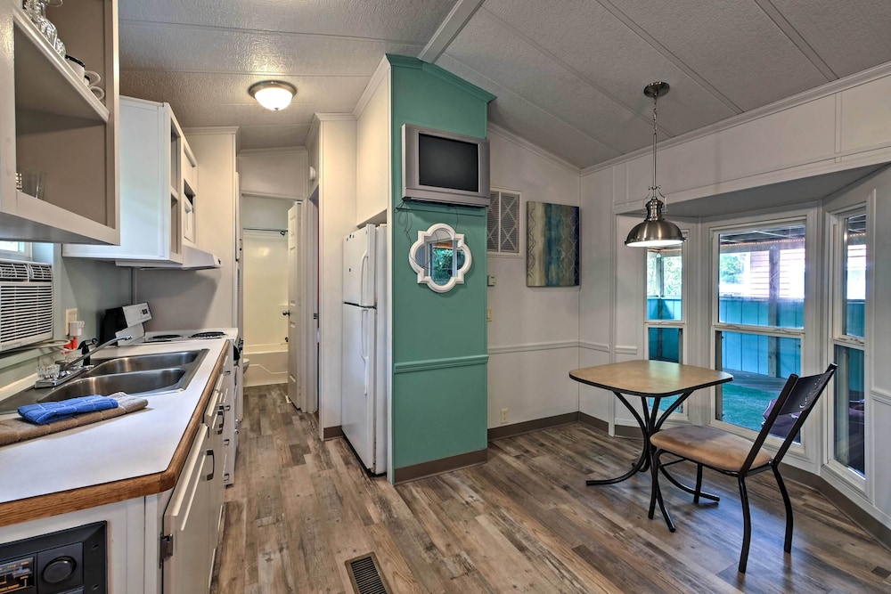 Resort Cabin 1 Mi to Middle Bass Island State Park