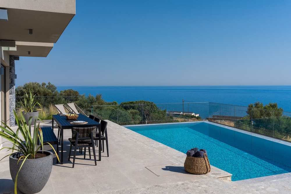Skyfall Villas - With 12 Bedrooms
