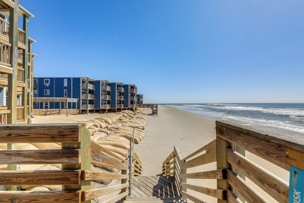 Oceanfront Gem w/ Views in North Topsail Beach