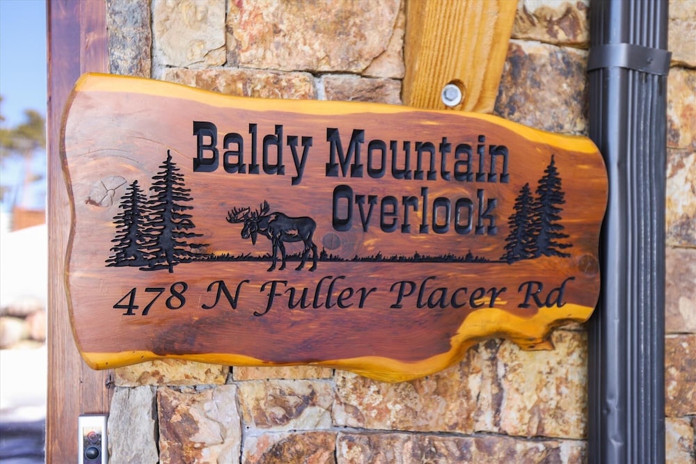 Baldy Mountain Overlook 4 Bedroom Townhouse by RedAwning