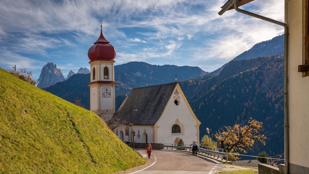 SAN PIETRO Dolomiti Small Budget Hotel