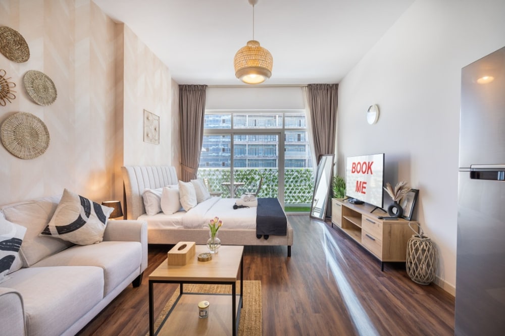 Calm Studio Apartment Right by the Golf Courses in Sports City