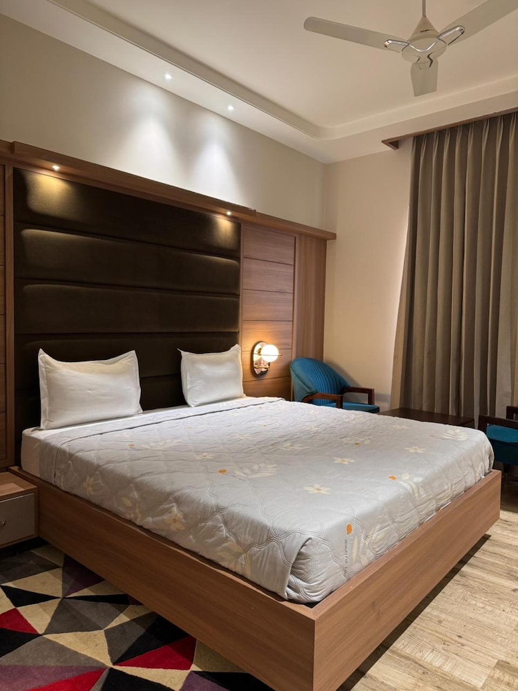 Ranveer Hotel and Restaurant
