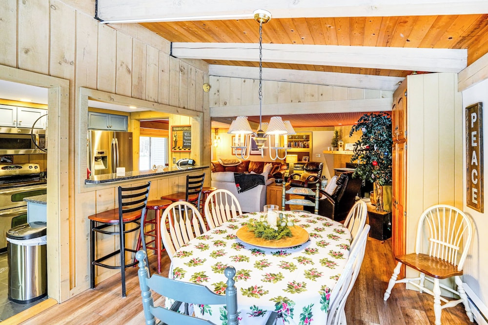 5 Mi to Ski: Family-friendly Home in West Dover!