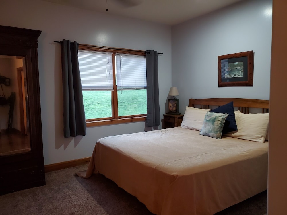 Lawrence Vacations - Circle S Ranch - Property Image 4