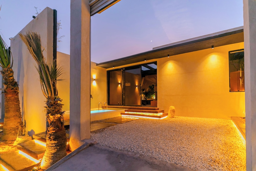 Portal Chalets With Private Pool-Al Arid