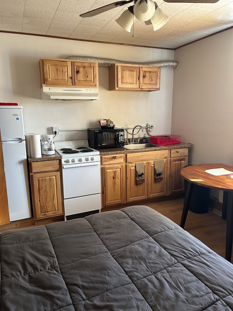 Bear Paw Inn