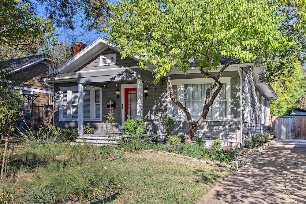 Dallas Couples Retreat: Walk to Lower Greenville! view 5