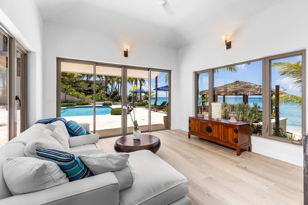 Newly Renovated Notos Cove Villa Property