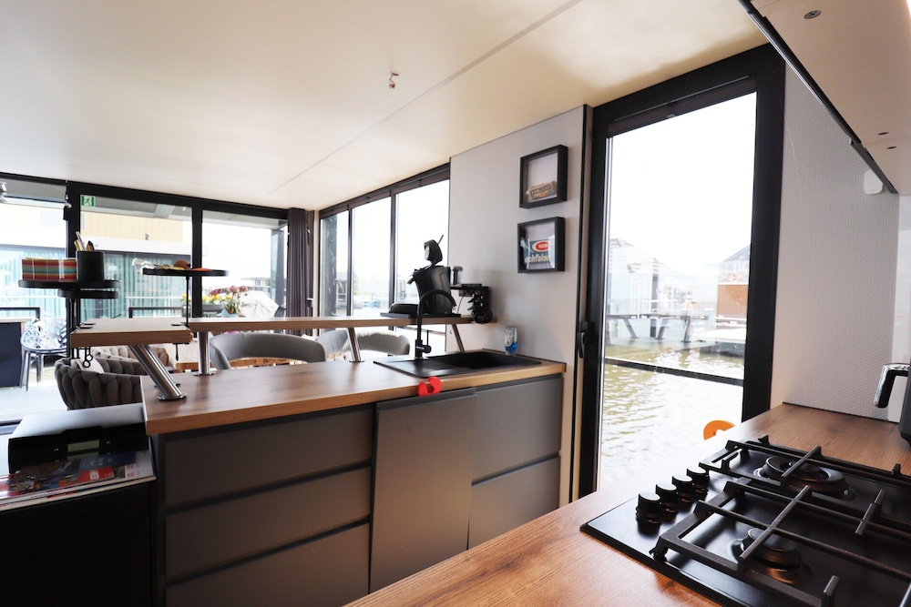 Houseboat With Sauna and Fantastic View