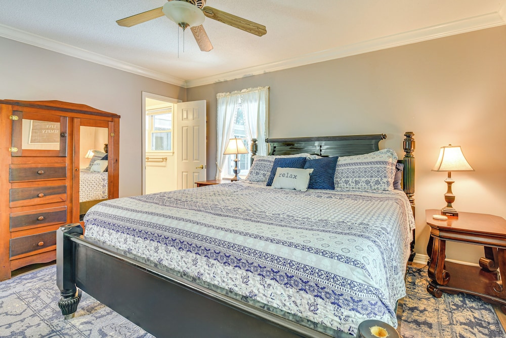Spacious Home w/ Hot Tub in Fort Walton Beach!