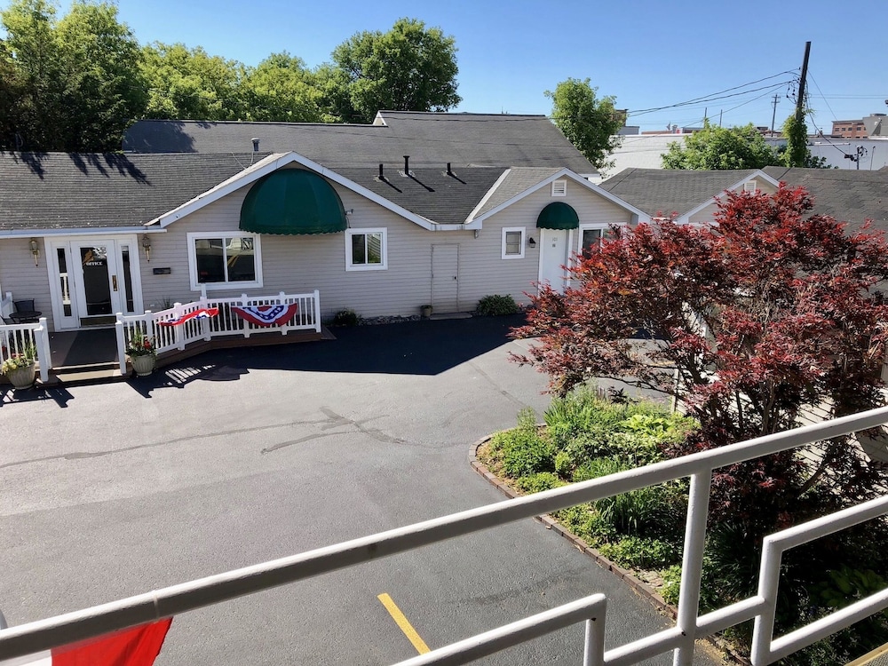 Lockview Motel