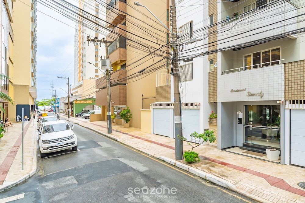 Apartment in BC Center With Side sea View Erz0502