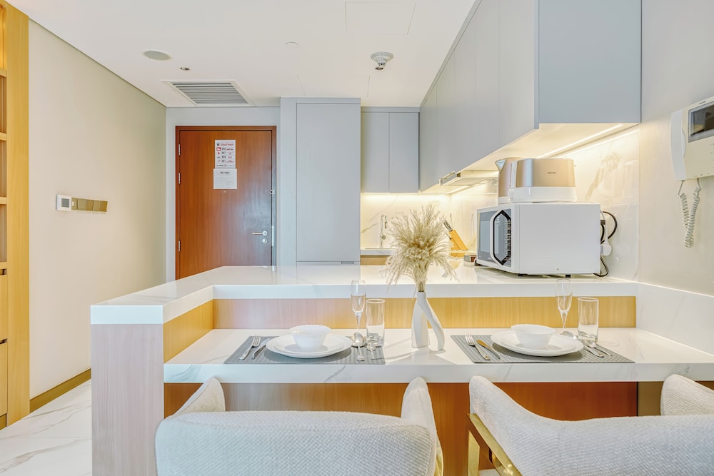 PVH - Studio - Emaar Fashion Avenue
