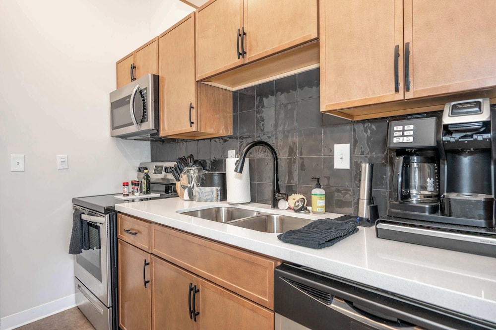 The 333 Suites 301 - Suite for 6