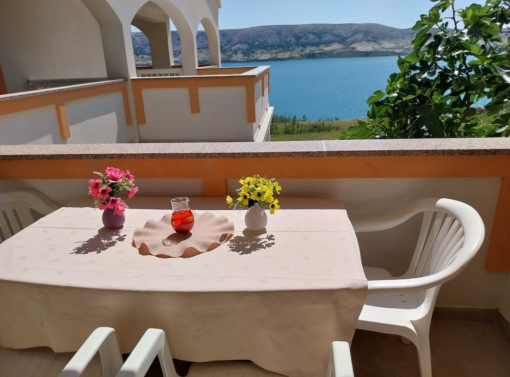 Metajna House With Pool And Sea View