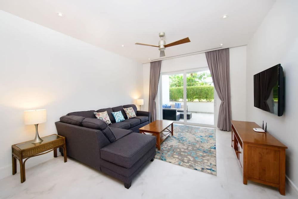 Cable Beach Condo Large Private Patio With BBQ