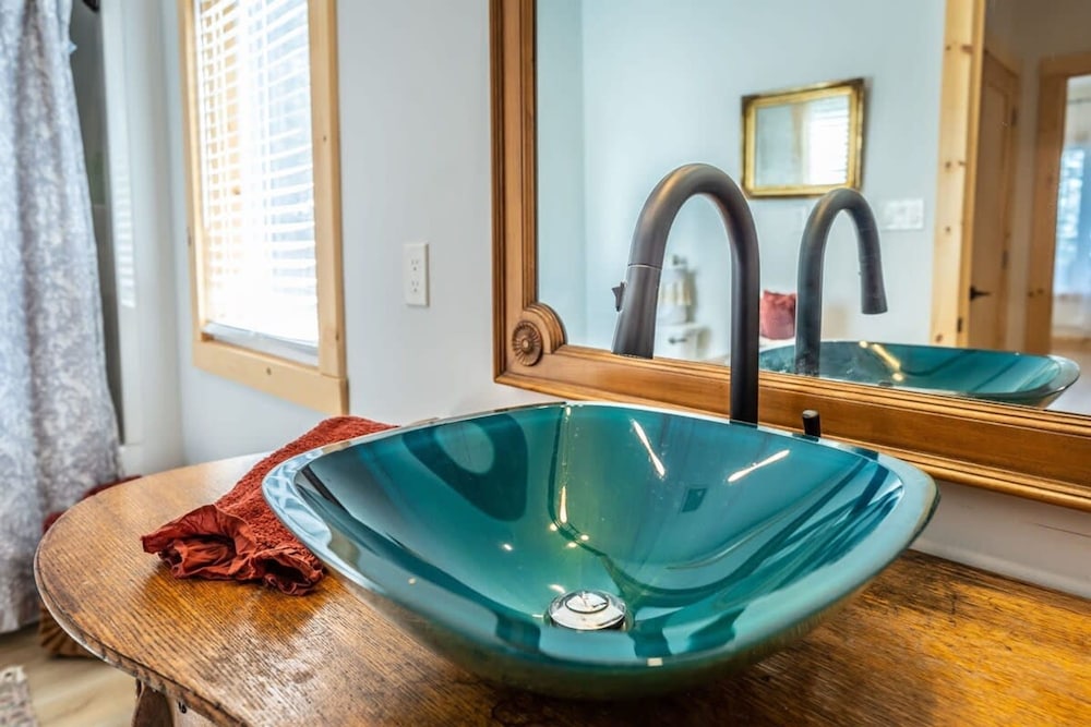 Luxury Lakefront Cottage - The Shining Star