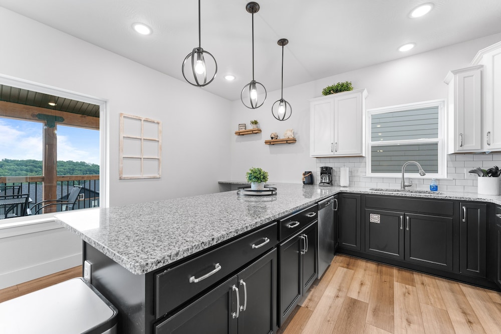 Cm132-6 -summer Breeze- Sleeps 17 6 Bedroom Home