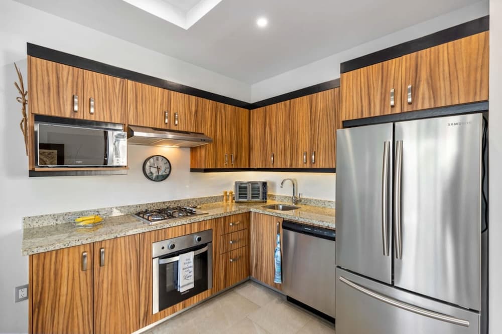 3 Adults or 2 Adults 2 Kids 1 Block From Ocean A Location