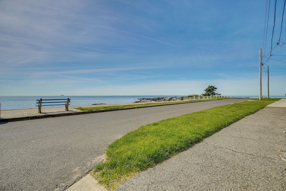 2 Blocks to Beach: Walkable Woodmont Village Home