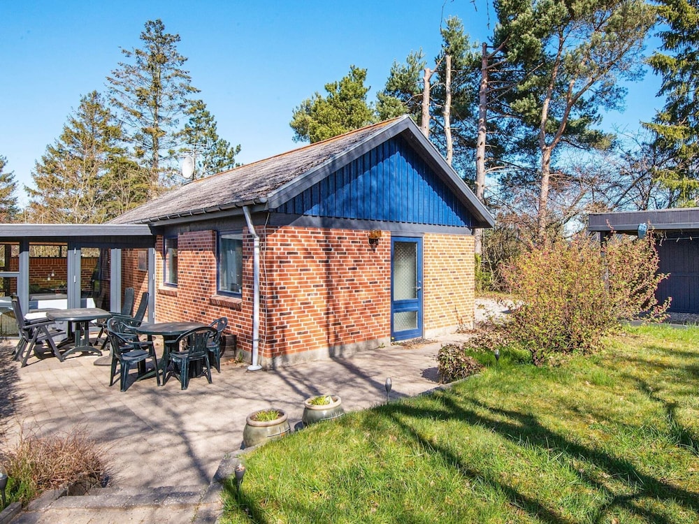 5 Person Holiday Home in Farvang
