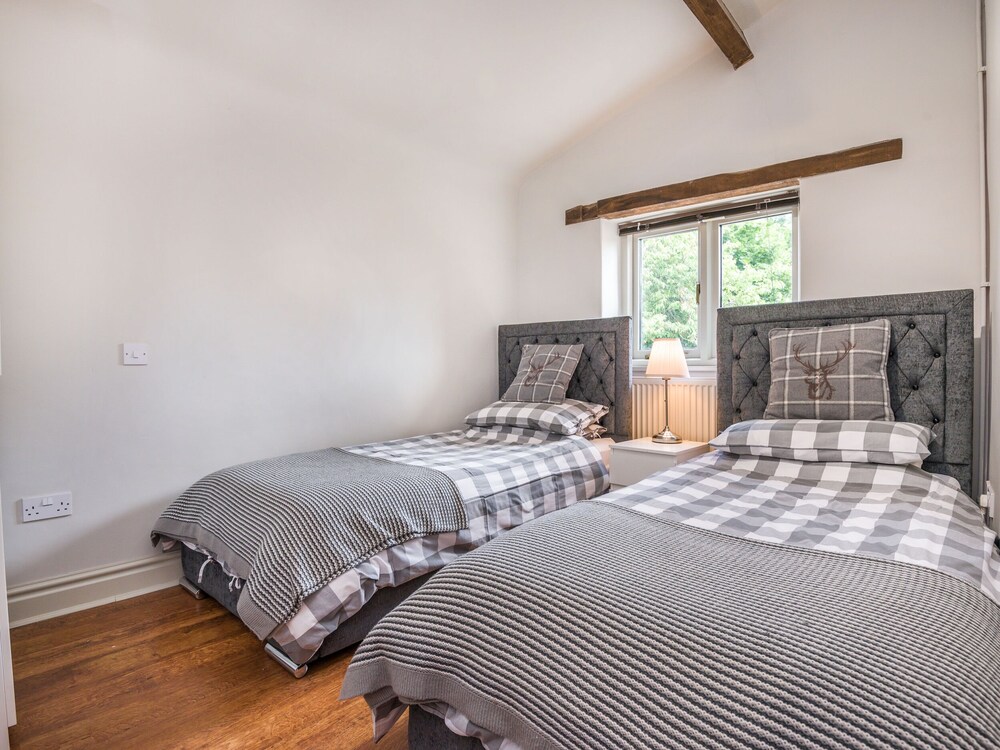Teal Barn Annexe view 3