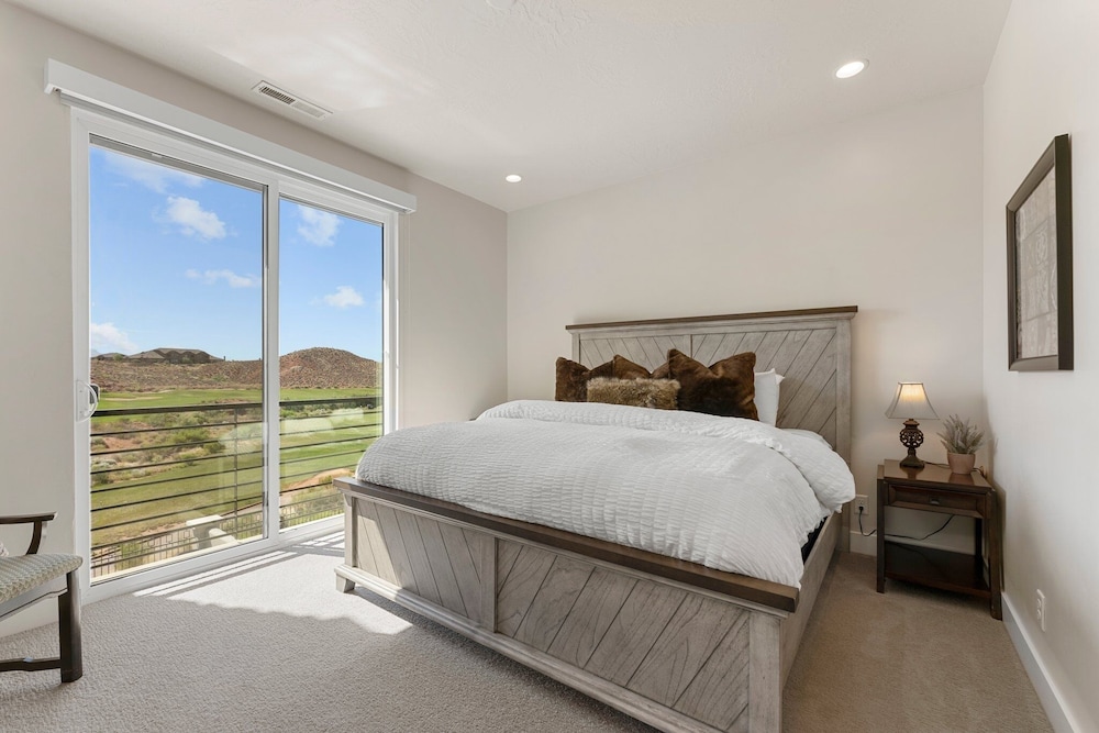A Hole In One 15 Bedroom Home