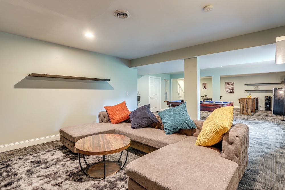 Game Room & Hot Tub: Big Fun in Ellicottville