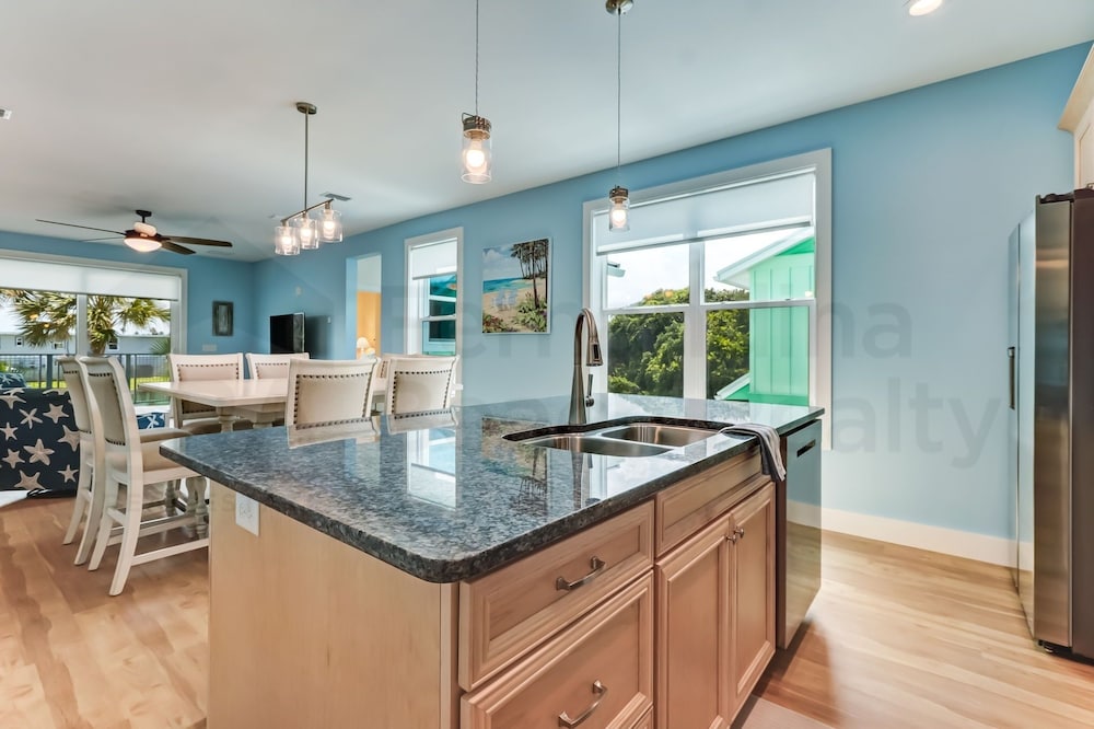 391 South Fletcher 7 Bedroom Home by RedAwning
