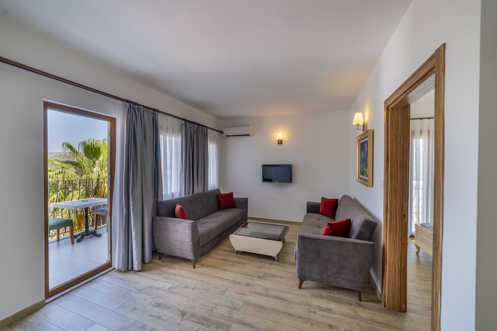 Queen Boutique Hotel - Image 76