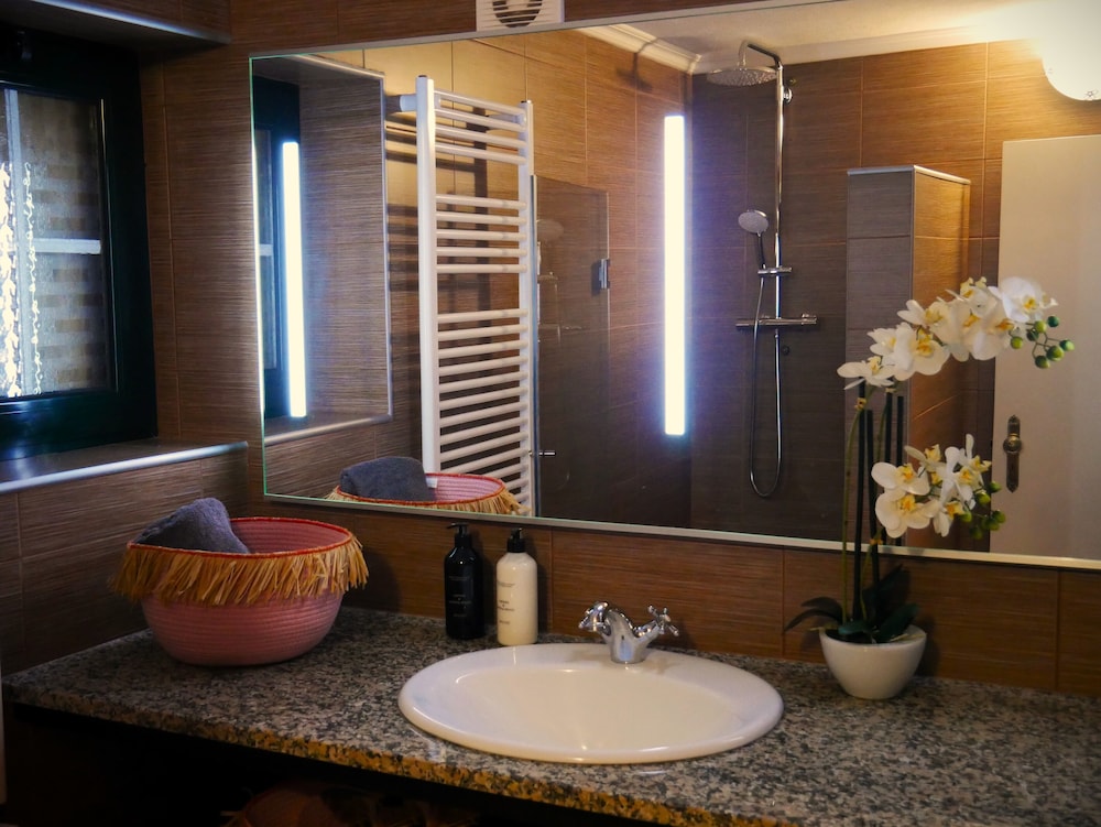 Manna Resorts