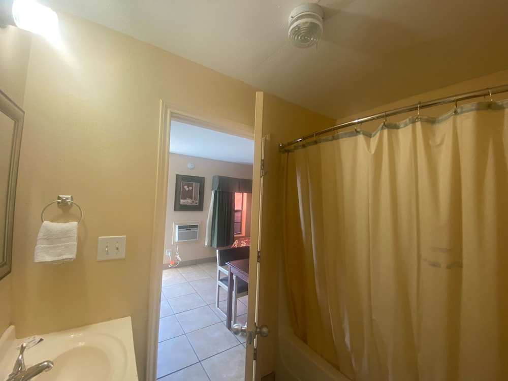 Sunset Motel - Property Image 9