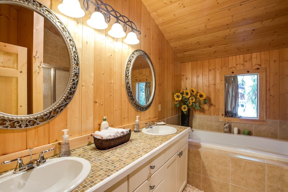 Mt Baker Lodging Cabin 61 - Sleeps 6 view 4