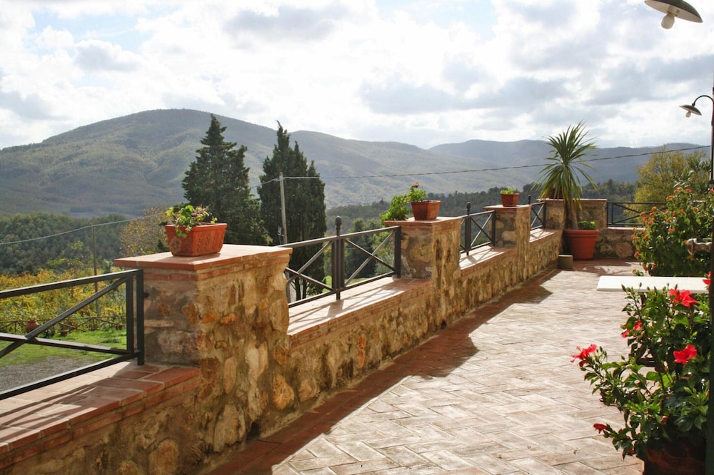 Country House in Tuscany With Panoramic Views