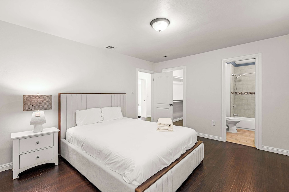 Not Affected by the Fire/spacious Retreat w/ Large Kitchen & Outdoor Patio
