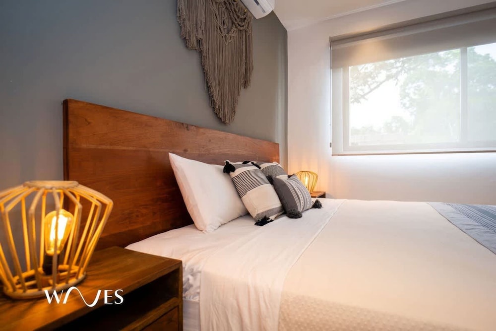 Prime Location 2 BR Apartment With Natural Ligthed LX Amenities by Waves Management
