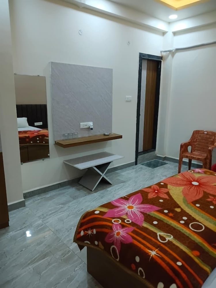 Hotel Keshav