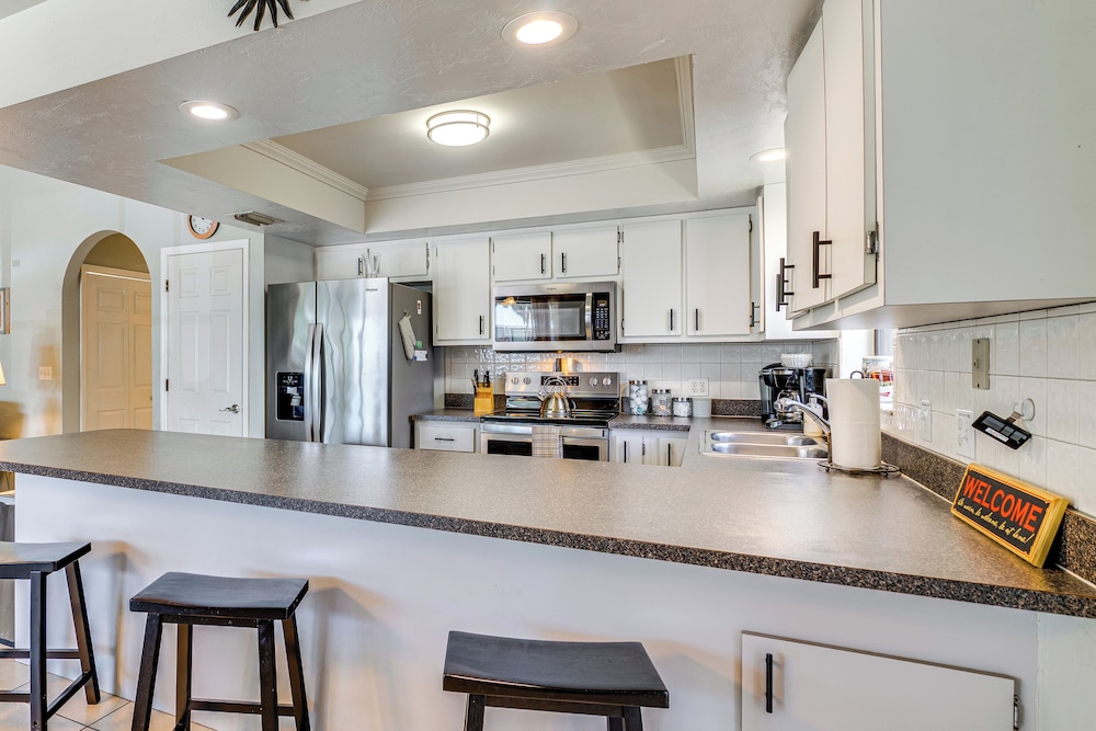 Walk to Sugar Sands: Retreat in Fort Myers Beach