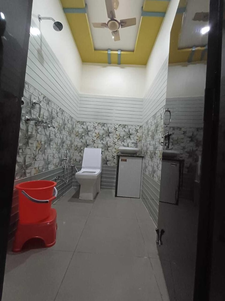 Hotel Pragati palace