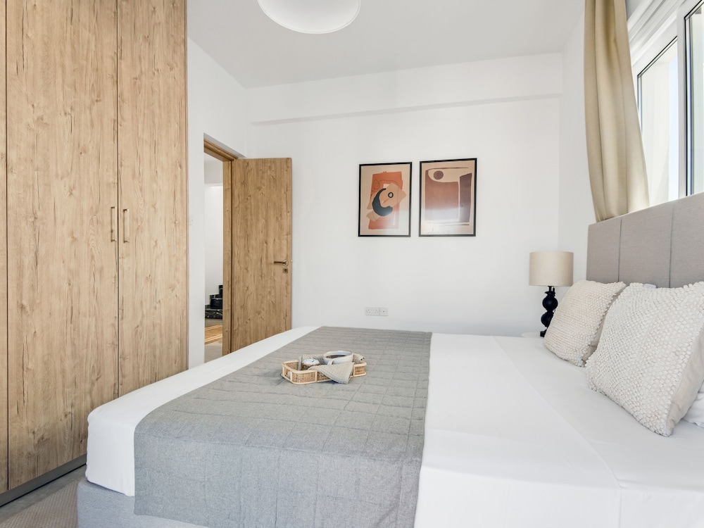 Sanders White Mountains - Cozy Villa With Pool view 2