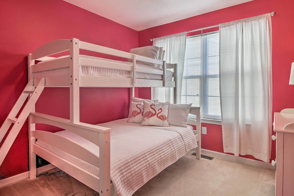 2 Mi to Bethany Beach: Condo w/ Deck & Pool Access view 4