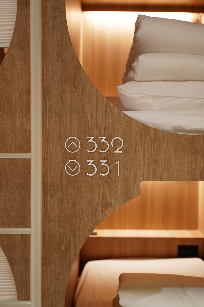 D.A.L Premium Capsule Hotel