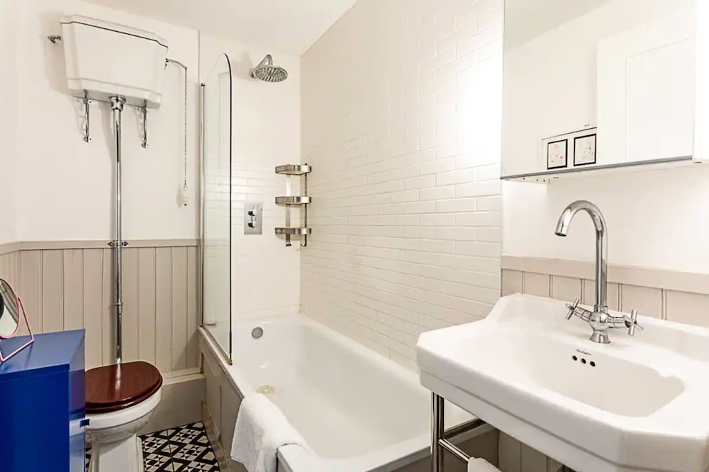 Stylish and Spacious 1BD in Clapton