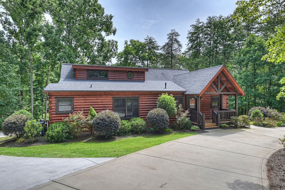 Bankhead Lodge by Avantstay Waterfront Log Cabin